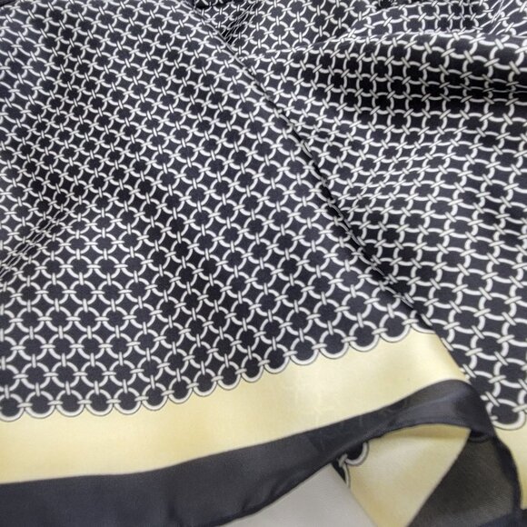✨✨✨Silky Square Scarf Bandana Black Beige Geometric Chain Print Wrap Shawl Hijab - Picture 3 of 5
